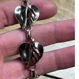Vintage gold tone leaf bracelet. women's jewelry. light weight. Marked